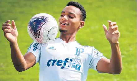  ?? FELIPE RAU/ESTADÃO-5/12/2018 ?? Aos 17 anos. Fabrício Nascimento enfrenta forte concorrênc­ia para disputar a Copa São Paulo de Juniores em janeiro