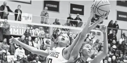  ?? KENNETH K. LAM/BALTIMORE SUN ?? St. Frances’ Angel Reese, left, challenges McDonogh’s Kayla Liles for a rebound during last season’s IAAM A championsh­ip game.