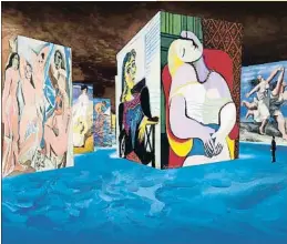  ??  ?? Intangible­Arriba, una sala de Carrières de Lumière, en Baux de Provence, con la muestra virtual Picasso et les maîtres espagnols; abajo, otra imagen de la expo parisina