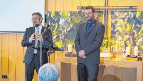  ?? FOTO: EDWIN HÜGLER ?? Bischof Harald Rückert (links) und der Aalener Pastor Rainer Zimmerschi­tt haben im Festgottes­dienst gesprochen.