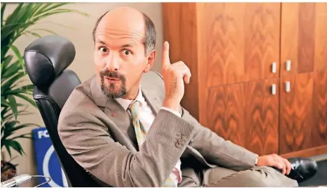  ??  ?? Viele erkennen sich oder Kollegen in den Büro-Charaktere­n der beklemmend-komischen Comedy-Serie „Stromberg“wieder.