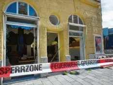  ??  ?? Die Schaufenst­er in der Feilitzsch­straße in München wurden durch die Sprengung beschädigt. Die Bombe wurde in der Baulücke daneben gefunden.