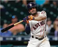  ?? Karen Warren / Houston Chronicle ?? El venezolano José Altuve (27) tuvo otra gran temporada con los Astros en las Grandes Ligas.