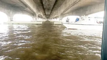  ?? ?? Under deck of the Third Mainland Bridge when the minister did an inspection