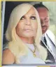  ?? ?? Donatella Versace
Az olasz divatguru öltöztette fel a menyasszon­yt