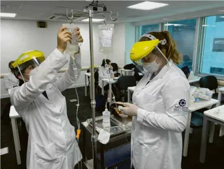  ?? ?? Estudantes do Ensino Médio Técnico do Einstein na Unidade Avenida Paulista