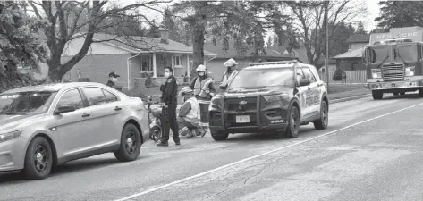  ?? Damon MacLean ?? Emergency crews responded to Shantz Station Road near Maryhill Tuesday morning when a cyclist took a spill.