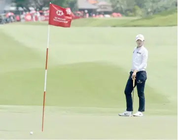  ?? — AFP photo ?? Park Sung-hyun of South Korea lines up a putt during the final round of the HSBC Women’s World Championsh­ip at the Sentosa Golf Club in Singapore.