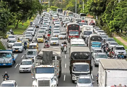  ?? FOTO ?? Según la Encuesta Orígen-Destino del Área Metropolit­ana, las horas de mayor demanda de las vías anteceden al comienzo del pico y placa, tanto en la franja diurna como vespertina.