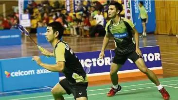  ??  ?? Promising pair: Goh Sze Fei (left) and Nur Izzuddin Mohd Rumsani won their first internatio­nal men’s doubles title at the Singapore Internatio­nal Series last month.