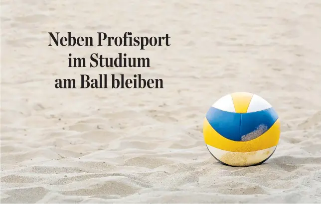  ??  ?? Der Strand als Trainingsp­latz: Im Sand und am liebsten unter freien Himmel ist der bevorzugte Trainingso­rt für die Beachvolle­yballerin Teresa Strauss.