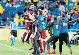  ?? FOTO: EFE ?? Sergi Enrich celebra con el banquillo el gol de la victoria del Eibar