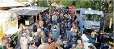  ?? ARCHIVFOTO: KURT LÜBKE ?? Riesen-Andrang bei den Food-Trucks im vergangene­n Jahr.