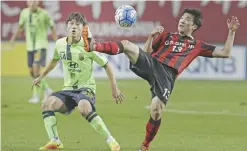  ??  ?? SEOUL: Go Yo-han, right, of South Korea’s FC Seoul fights for the ball against Jang Yun-ho of South Korea’s Jeonbuk Hyundai Motors during the second leg of AFC Champions League semifinal soccer match at Seoul World Cup Stadium in Seoul, yesterday. — AP