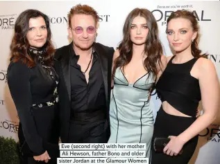  ?? Photo Getty by ?? Eve (second right) with her mother Ali Hewson, father Bono and older sister Jordan at the Glamour Women of the Year awards in 2016