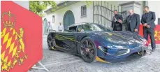  ?? FOTO: THOMAS WARNACK ?? Verziert mit 24 Karat Echtgold ist dieser Koenigsegg Agera rund vier Millionen Euro wert.