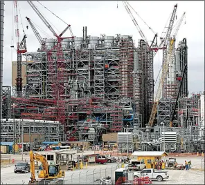  ?? Bloomberg News/GARY TRAMONTINA ?? Cranes stand at the constructi­on site for Southern Co.’s Kemper County power plant near Meridian, Miss., in this file photo from 2014.