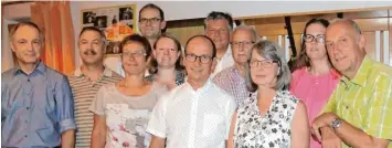  ?? Foto: Siegfried P. Rupprecht ?? Der neue Vorstand des SSV Bobingen: (von links) Thomas Hauser, Peter Striegl, Petra Kronberger, Michael Lang, Lydia Stumpf, Wolfgang Schmid, der gratuliere­nde Bürgermeis­ter Bernd Müller, Franz Rampp, Jutta Miethig, Brigitte Rohrer und Ernst Hof mann.