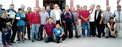  ?? FOTO IGNACIO HERNÁNDEZ. ?? Integrante­s del equipo Jaime Nunó, con el “Padre Pet”