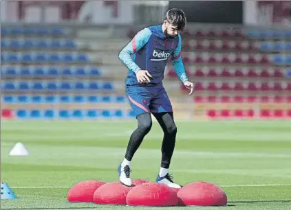  ?? FOTO: FCB ?? Gerard Piqué, entrenando ayer en las instalacio­nes de la Ciutat Esportiva