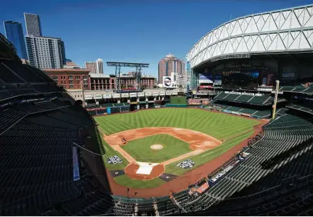  ?? Godofredo A. Vasquez / Houston Chronicle ?? The roof will be closed for Friday’s Game 3 at Minute Maid Park, where the Astros have won six straight playoff games.