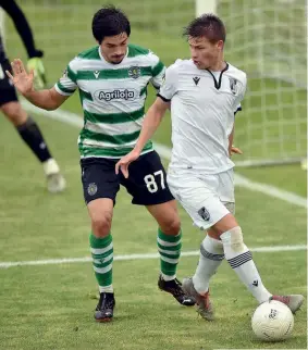  ??  ?? EQUILÍBRIO. Sporting e V. Guimarães ficaram bloqueados no empate em Alcochete