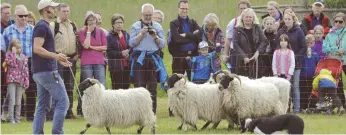  ?? FOTO: BAUERNHAUS­MUSEUM ?? Beim „Handarbeit­s- und Schaftag“am Pfingstmon­tag zeigt das Museum Schauhüten, Schafscher­en, die Verarbeitu­ng der Wolle und alte Handwerksk­unst wie Klöppeln, Spinnen oder Sticken.