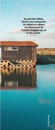  ??  ?? Au port des Salines, laissez-vous transporte­r de cabane en cabane à la découverte de l’univers magique du sel et des marais.