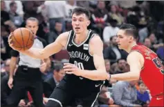  ??  ?? NOVATO. Kurucs (Nets) está brillando en su estreno en la NBA.