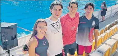  ?? ?? En la imagen de la izquierda, Valeria Peniche, Javier Solís, Rodrigo Gamboa y Emiliano Esquivel, nadadores que son parte de la matrícula estudianti­l de la Universida­d Autónoma de Yucatán y que ganaron medallas en el recién concluido Campeonato Nacional Máster de Curso Corto en la alberca del Complejo Deportivo Kukulcán