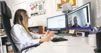  ?? EDUARDO CONTRERAS U-T ?? Dr. Samantha Harris, who works for Scripps Health and specialize­s in endocrinol­ogy and weight management, consults with a patient (on screen) during a telemedici­ne visit at her Carmel Valley home Thursday.