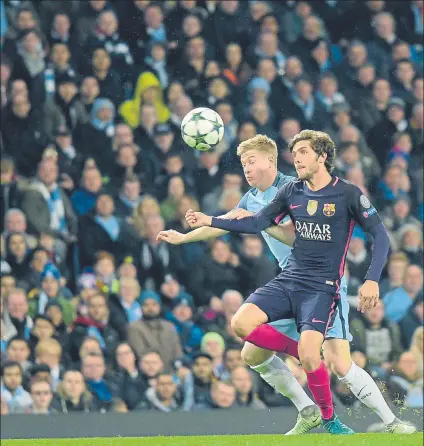  ?? FOTO: MANEL MONTILLA ?? Sergi Roberto no tuvo su noche El de Reus estuvo impreciso en la salida de balón y el Manchester City lo aprovechó