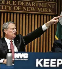  ?? Eduardo Muñoz Alvarez - 3.nov.17/Getty Images/AFP ?? O prefeito de NY, Bill de Blasio, em entrevista coletiva