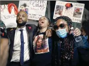  ?? DORAL CHENOWETH / THE COLUMBUS DISPATCH ?? Tamala Payne (center) with attorney Sean Walton, participat­es in a protest march against the shooting of her son, Casey Goodson Jr. in Columbus in December.