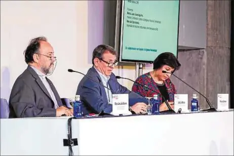  ?? EncuentroM­adrid ?? Juan José Aguirre, José Luis Restán y Marcela Szymanski, durante su participac­ión en EncuentroM­adrid 2018
