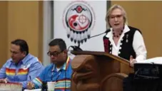  ?? CHAD HIPOLITO/THE CANADIAN PRESS ?? Perry Bellegarde, national chief of the Assembly of First Nations, far left, and Indigenous and Northern Affairs Minister Carolyn Bennett.