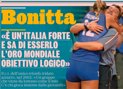  ?? ?? Apoteosi L’abbraccio di Marco Bonitta a Francesca Piccinini dopo l’oro del 2002
