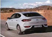  ??  ?? Der i30 Fastback ist ein gefälliges Auto – inspiriert von den italienisc­hen Gran-Turismo-Fahrzeugen.