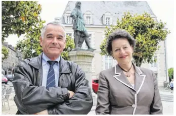  ??  ?? Jacques-Antoine Haëntjens et Odile de Mellon, candidats FN dans la circonscri­ption de Dinan.