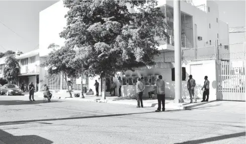  ?? FOTO: VICENTE GUERRERO ?? > Los sindicaliz­ados de Telmex se manifestar­on en pleno Día del Trabajo para exigir un mejor salario.