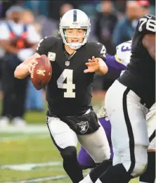  ?? John Cordes / Associated Press ?? Raiders quarterbac­k Derek Carr, on the run against the Minnesota Vikings, expects the Lions to “come out fired up.”