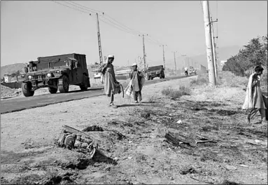  ??  ?? Afghan boys collects the remains of a suicide attacker’s vehicle in Kabul. (Photo: Washington Post)