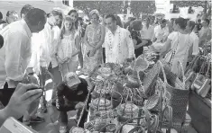  ??  ?? Enrique de la Madrid, secretario de Turismo federal, realizó un recorrido por Taxco, acompañado del titular del sector a nivel estatal, Ernesto Rodríguez.