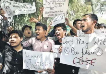  ?? ANUSHREE FADNAVIS/ HT PHOTO ?? CBSE students protest at Jantar Mantar in New Delhi on Friday.