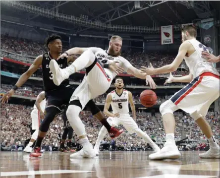  ?? MARK HUMPHREY — THE ASSOCIATED PRESS ?? South Carolina’s Chris Silva, left, Gonzaga’s Przemek Karnowski battles for a rebound as Gonzaga’s Killian Tillie reaches for the ball during the first half in the semifinals of the Final Four NCAA college basketball tournament, Saturday in Glendale,...