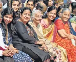  ?? VIPIN KUMAR/HT PHOTO ?? Family members of Arvind Kejriwal during his swearing-in ceremony. n