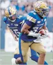  ?? JOHN WOODS THE CANADIAN PRESS ?? Blue Bombers QB Matt Nichols, left, hands off to Andrew Harris on Saturday against the B.C. Lions.