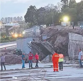  ?? (JAVIER FERREYRA) ?? Viaducto. El tramo de la obra que cedió está en la zona cercana a la escultura de la Mujer Urbana.