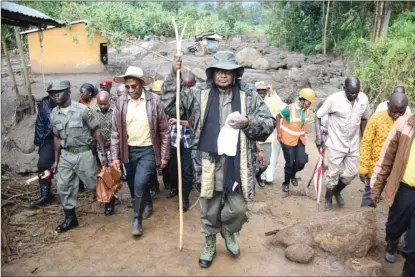  ??  ?? President Yoweri Museveni (centre) visiting the flood-ravaged village of Wanjenwa in eastern Uganda yesterday.