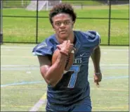  ?? GENE WALSH — DIGITAL FIRST MEDIA ?? North Penn’s Dars Bowsky runs the ball at practice.